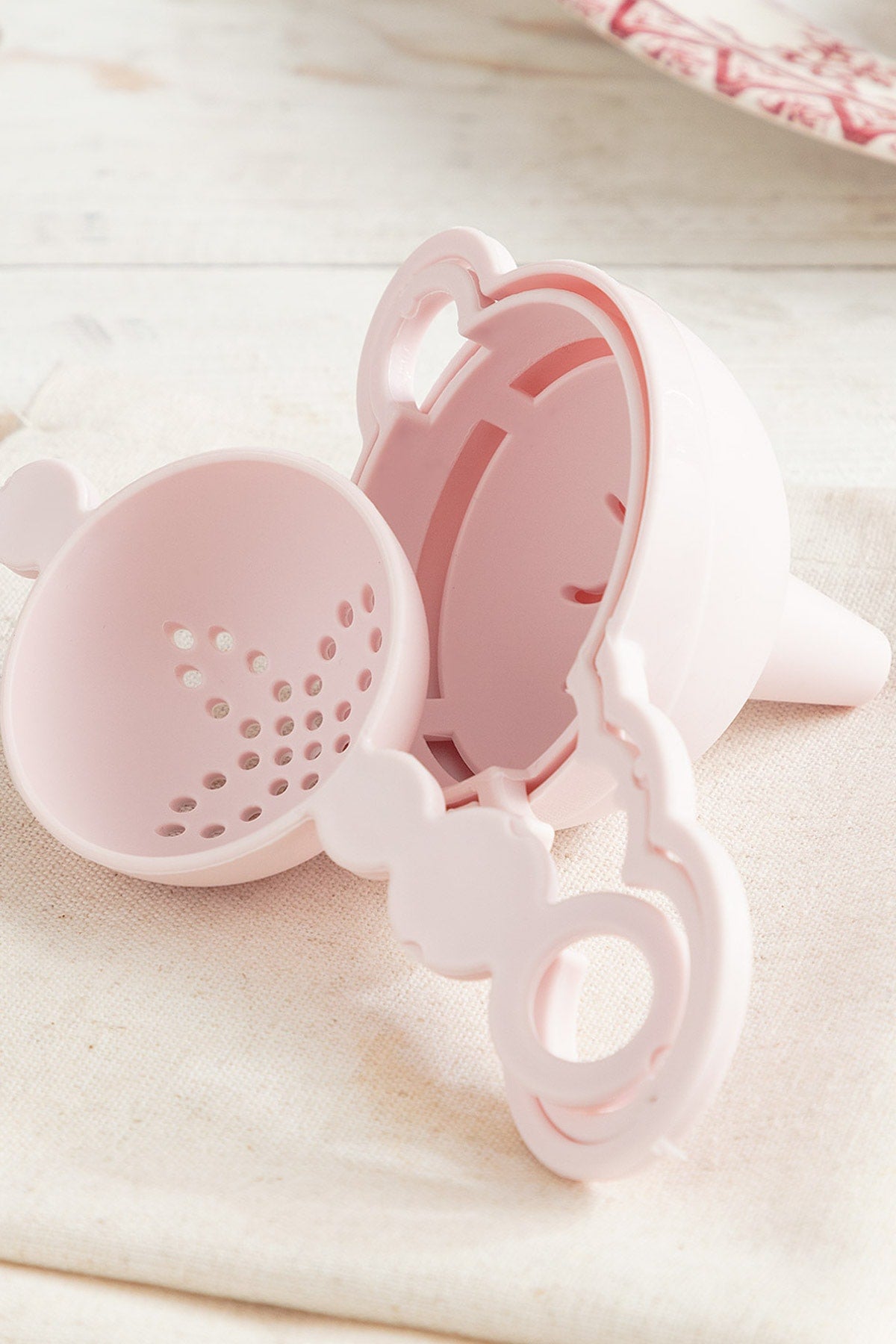 Madame CocoDiurne Set (Funnel + Strainer + Egg Strainer) Size: SOFT POWDER