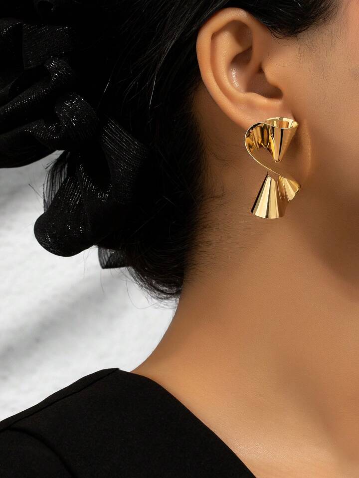 Gold Twisted Hourglass Earring SJP