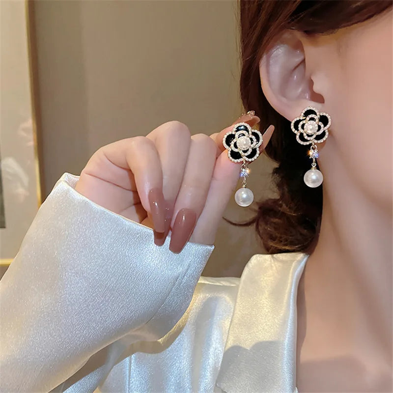 Camellia Pearl Drop Earrings Charm Elegant Black White Flower Dangler SJP