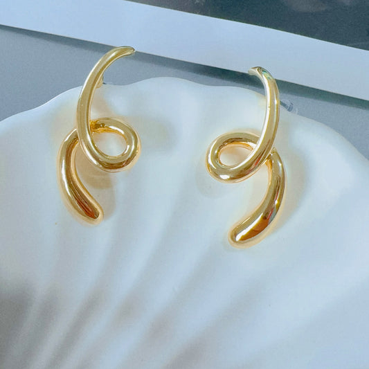 Enya 18k gold swirl earring SJP