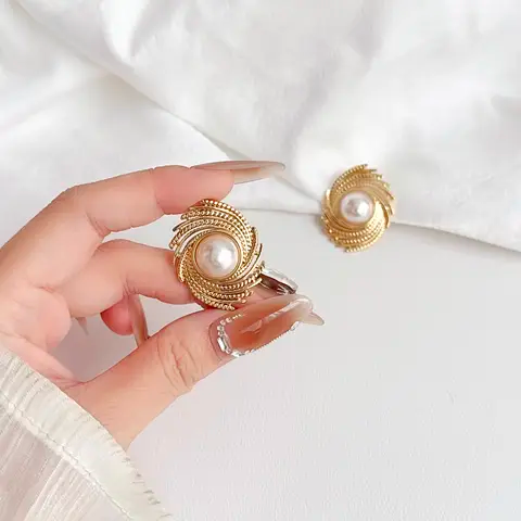 Exagerated spiral pearl gold stud earrings SJP