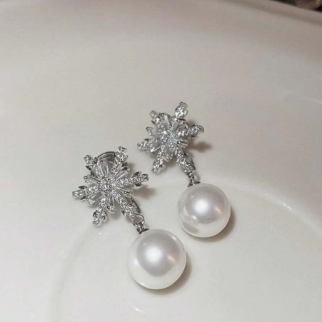 Huitan Aesthetic Snowflake Pearl Earring SJP