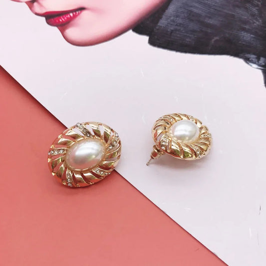 Huitan Bling Seashell Gold Plated Clip Earrings SJP