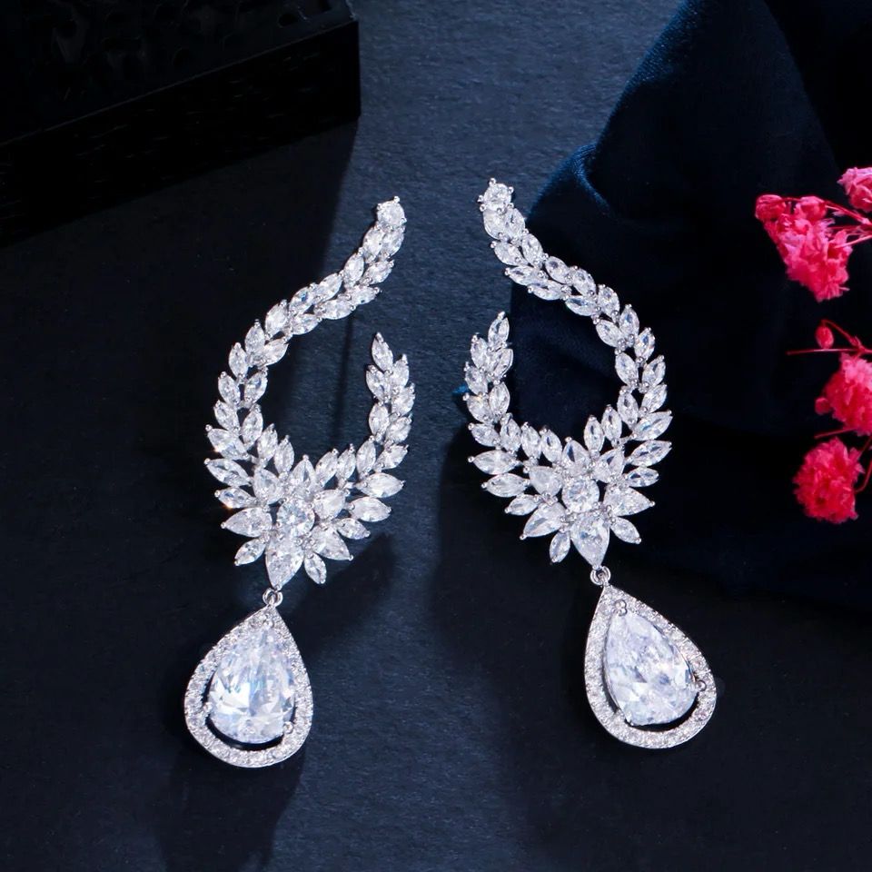 Exquisite cubic zirconia shimmering drop earring Silver SJP