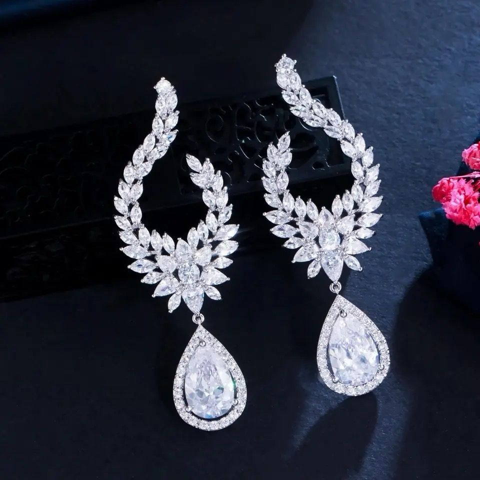 Exquisite cubic zirconia shimmering drop earring Silver SJP