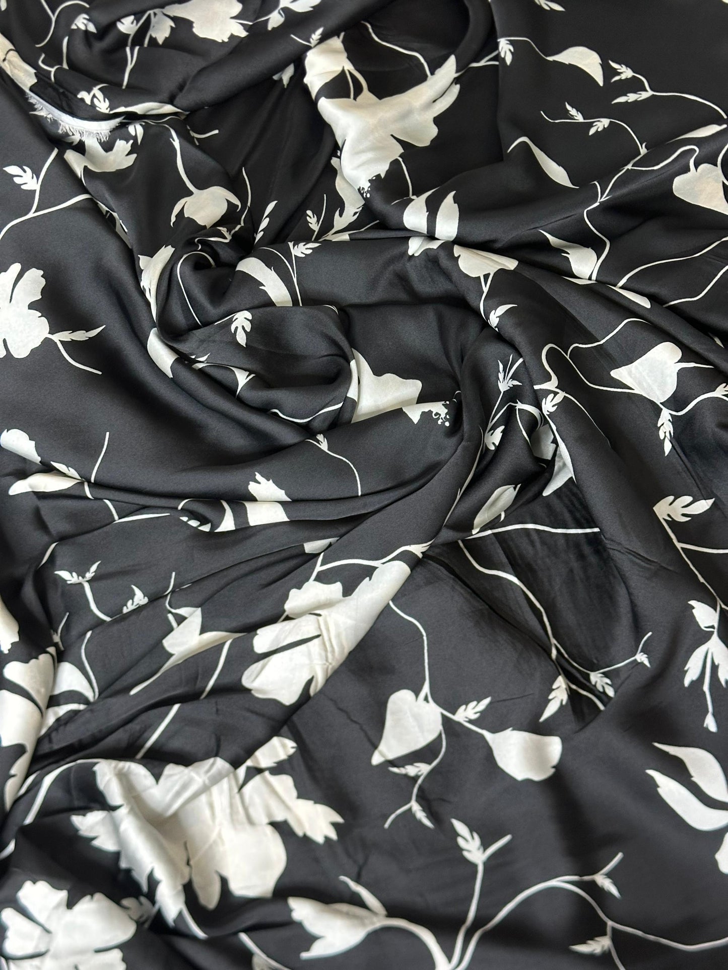 K&Y lovely black and white flower  fabric 4yards