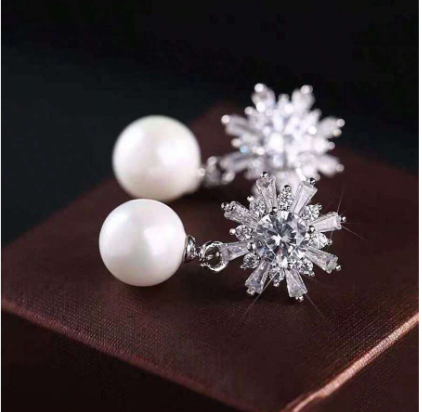 Huitan Aesthetic Snowflake Pearl Earring SJP