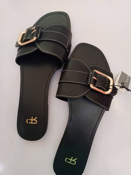 Parfois Flat Buckled Sandals: Black