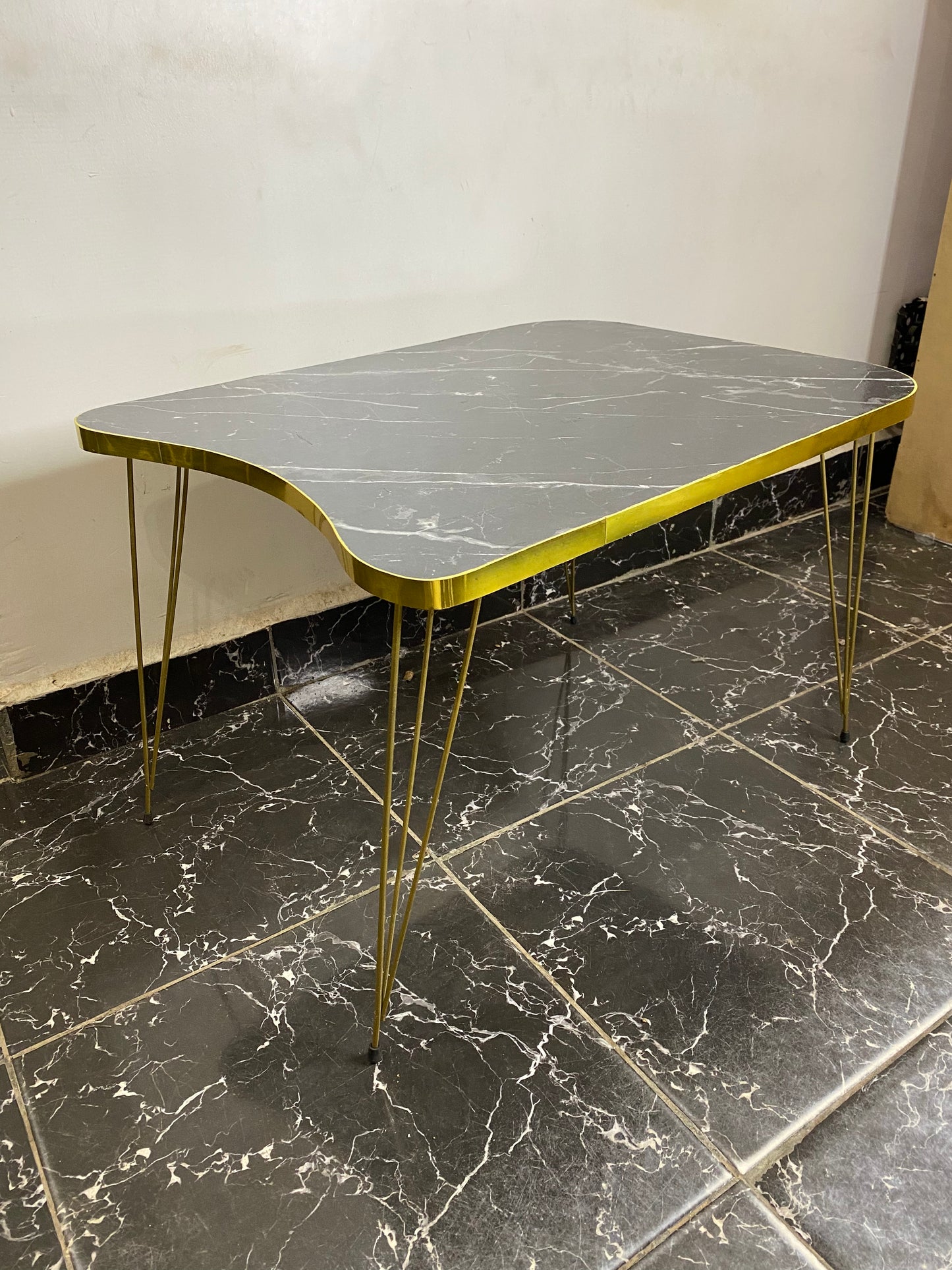 GOLDFALEZ BLACK MARBLE PATTERN Center Table Ellipse Gold Bendir Wire