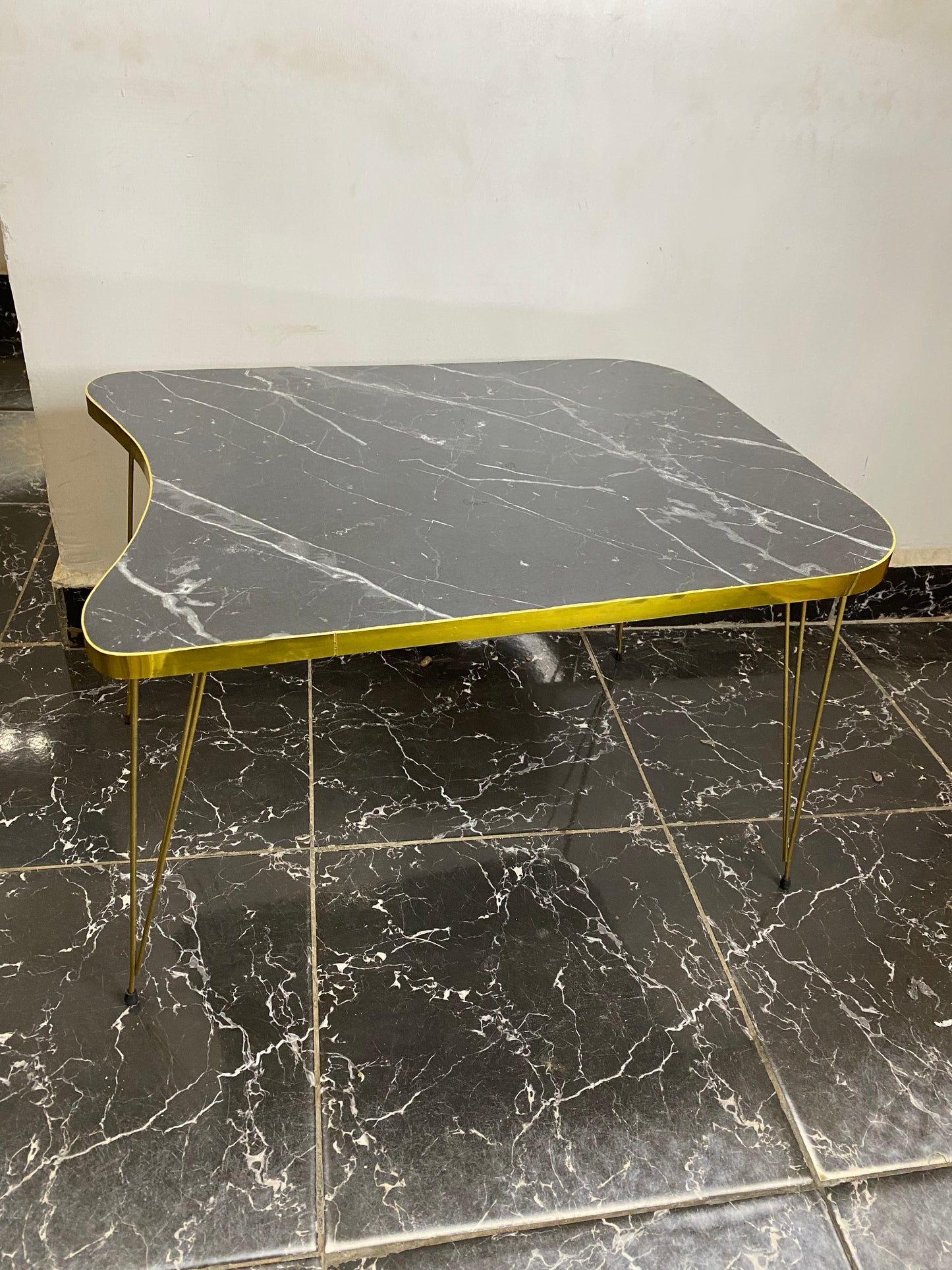 GOLDFALEZ BLACK MARBLE PATTERN Center Table Ellipse Gold Bendir Wire