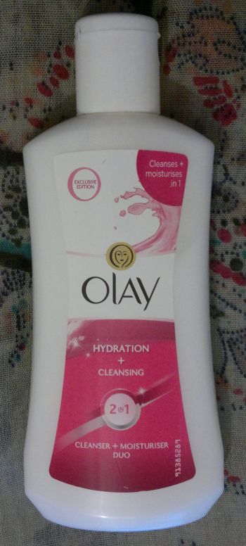 Olay Cleanses + moisturises 2-1 duo