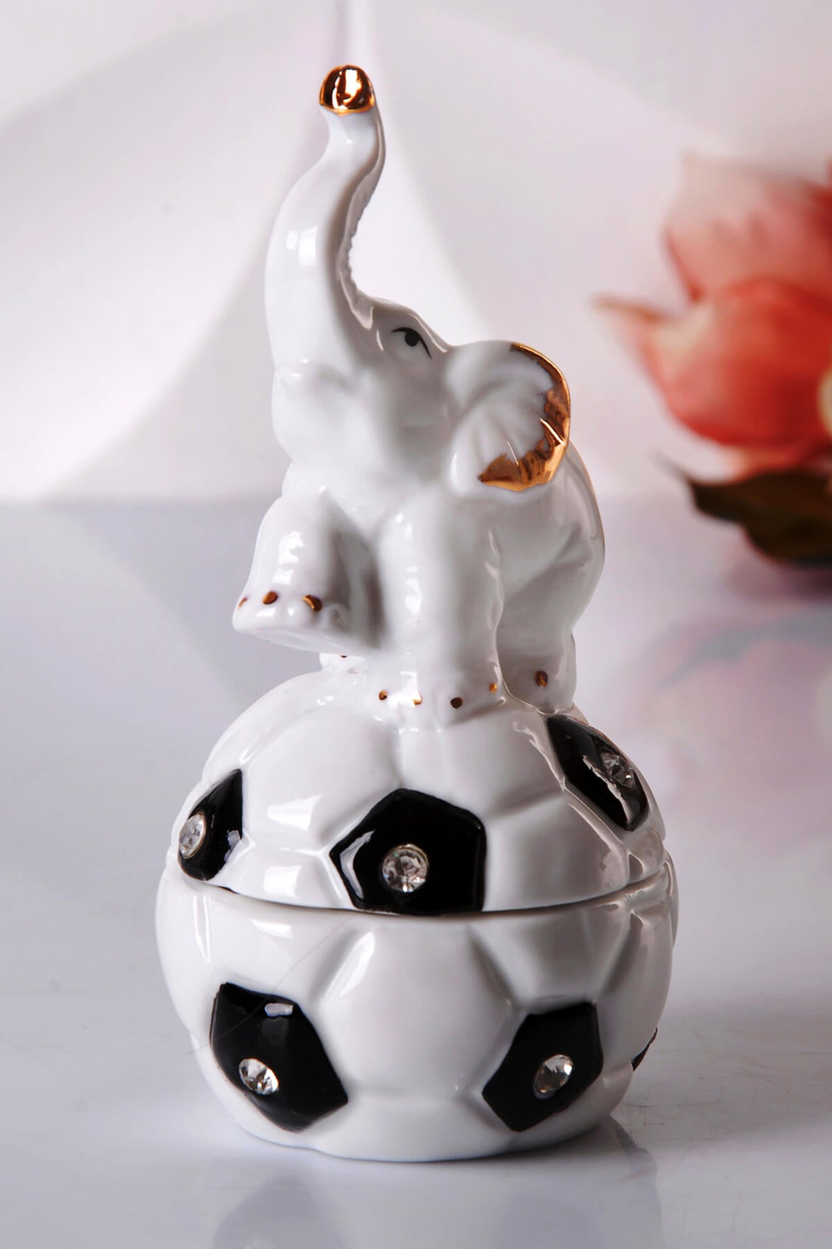 HERA Elephant On Porcelain Ball  Size: (No Color)