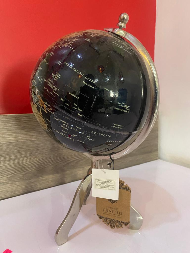 Black Globe On Metal Base 38x20cm